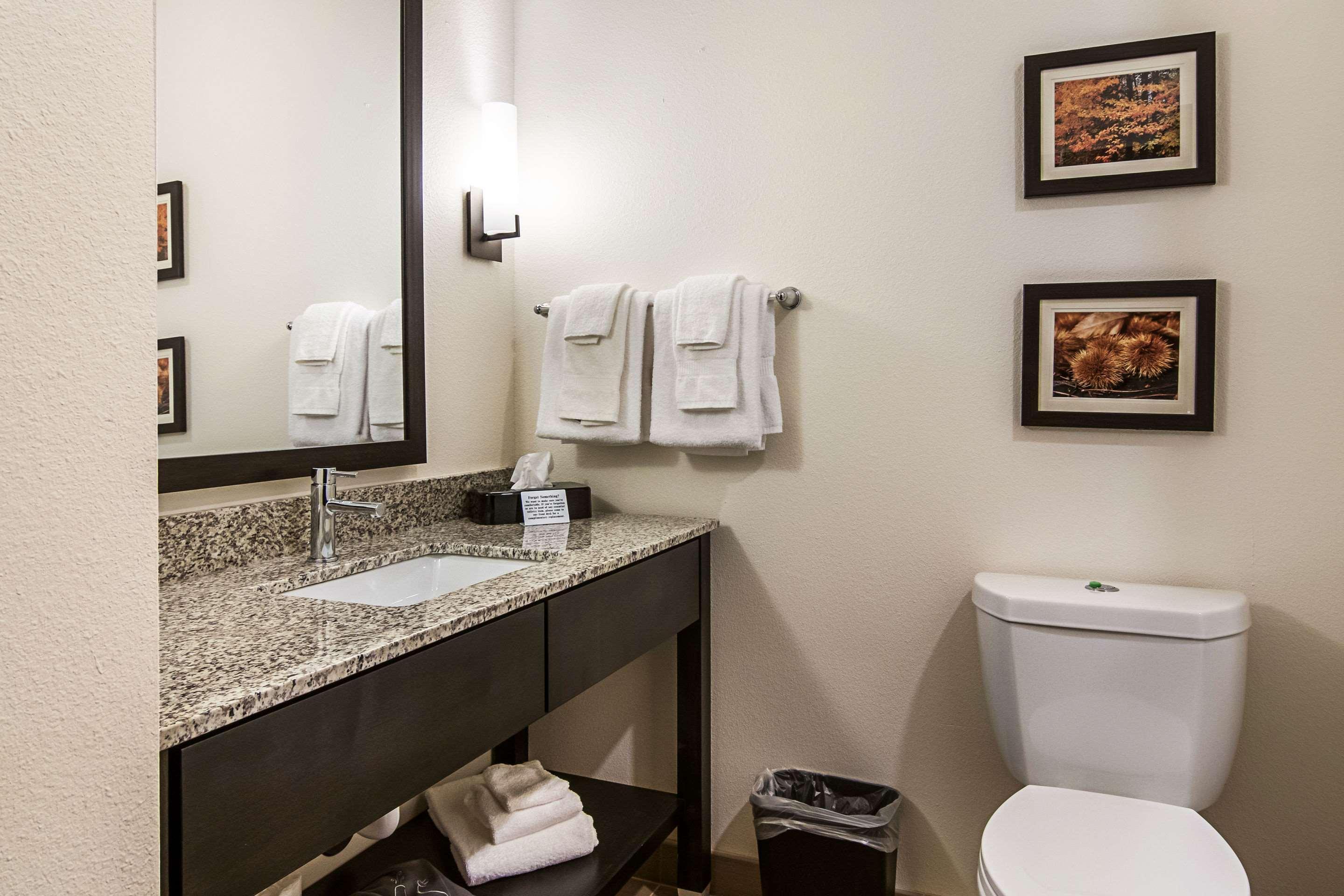 Comfort Suites Wooster Near University Campus Exterior foto
