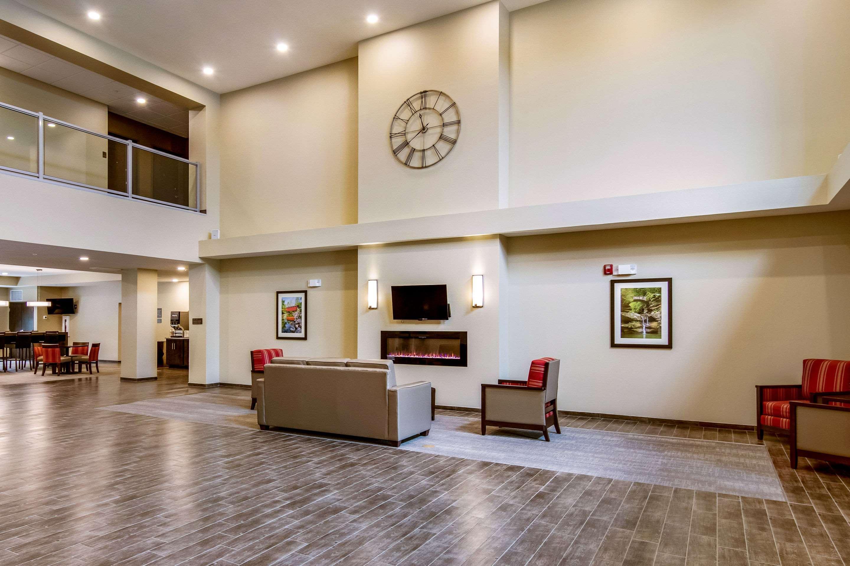 Comfort Suites Wooster Near University Campus Exterior foto